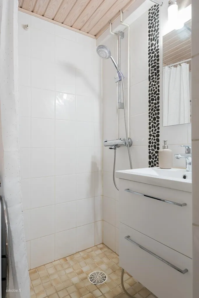 Vannitoad - Sixth-Floor Flat with Balcony in Kaleva