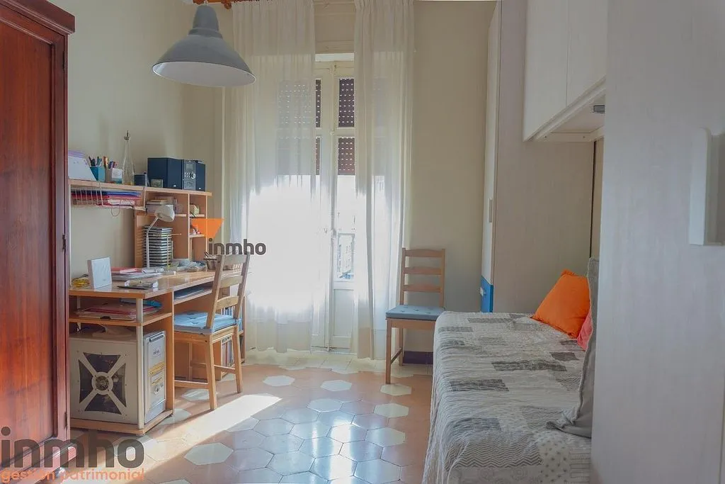 Chambres - 2-Bed Apartment with Lift in Ensanche Centro