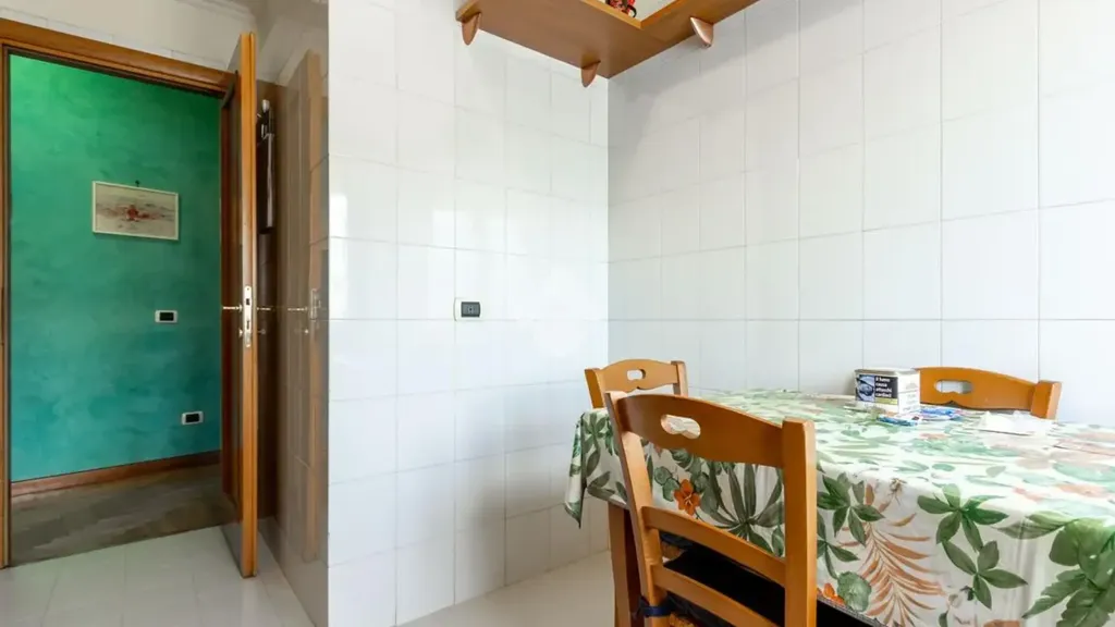 Söögituba - Trilocale with High Ceilings in Rome