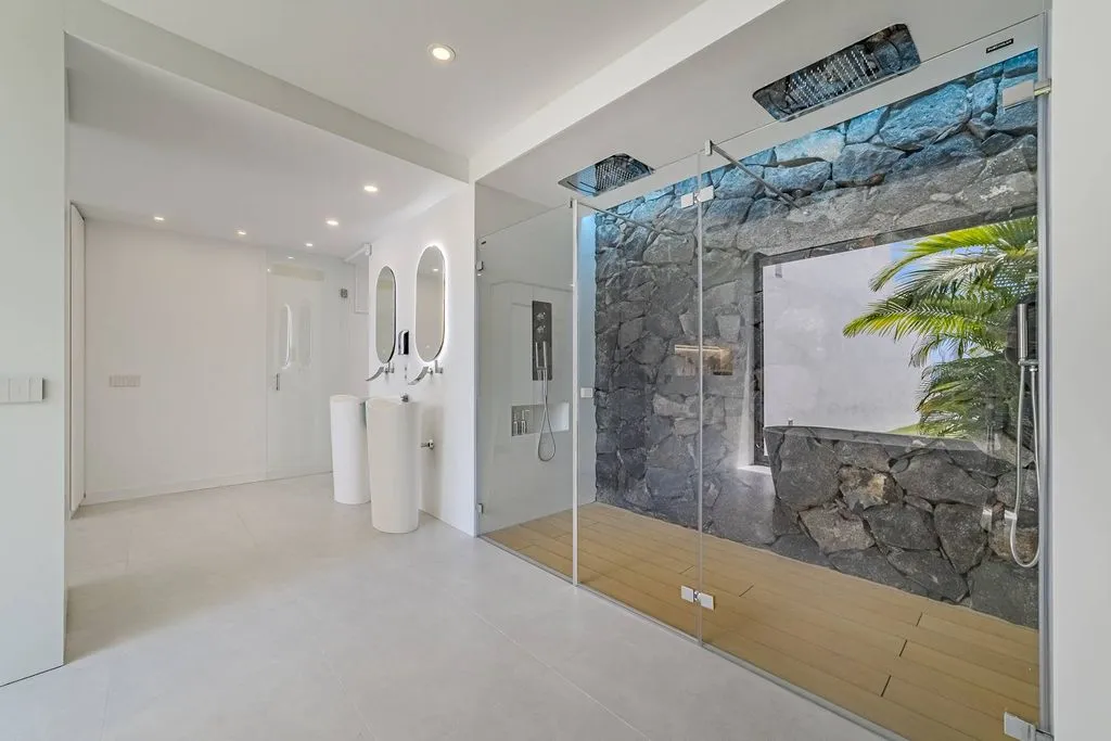 Salles de bain - Contemporary Villa with Sea Views in Santa Cruz