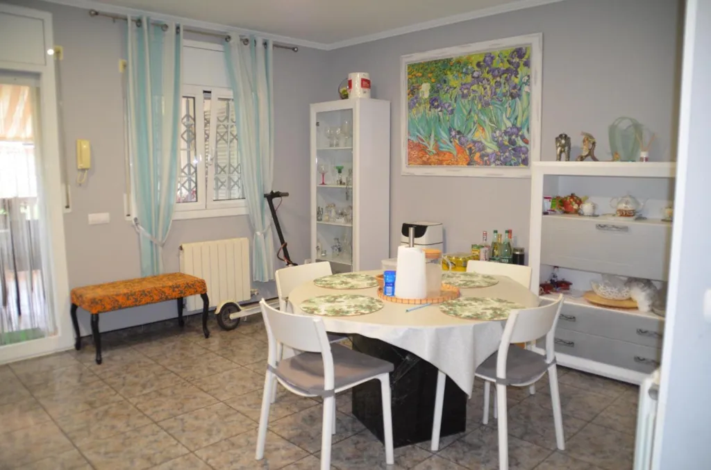 Söögituba - Corner Townhouse with Pool in Segur de Calafell