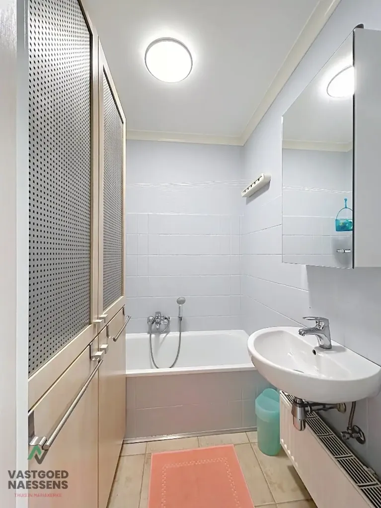 Bathrooms - Studio with Terrace in Oostende