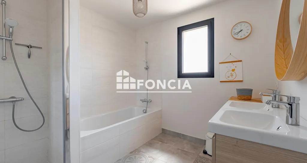 Vannitoad - Contemporary House with Pool in Mignaloux-Beauvoir