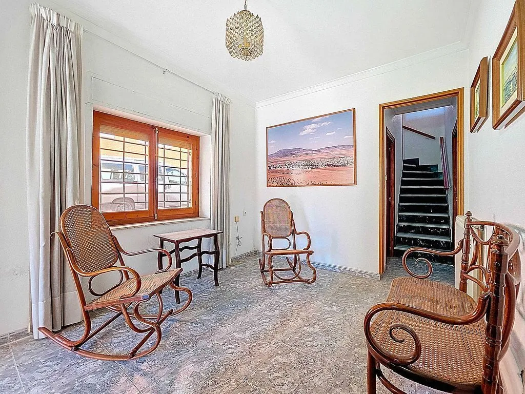 Entrée - Corner House with Balcony in Pinoso