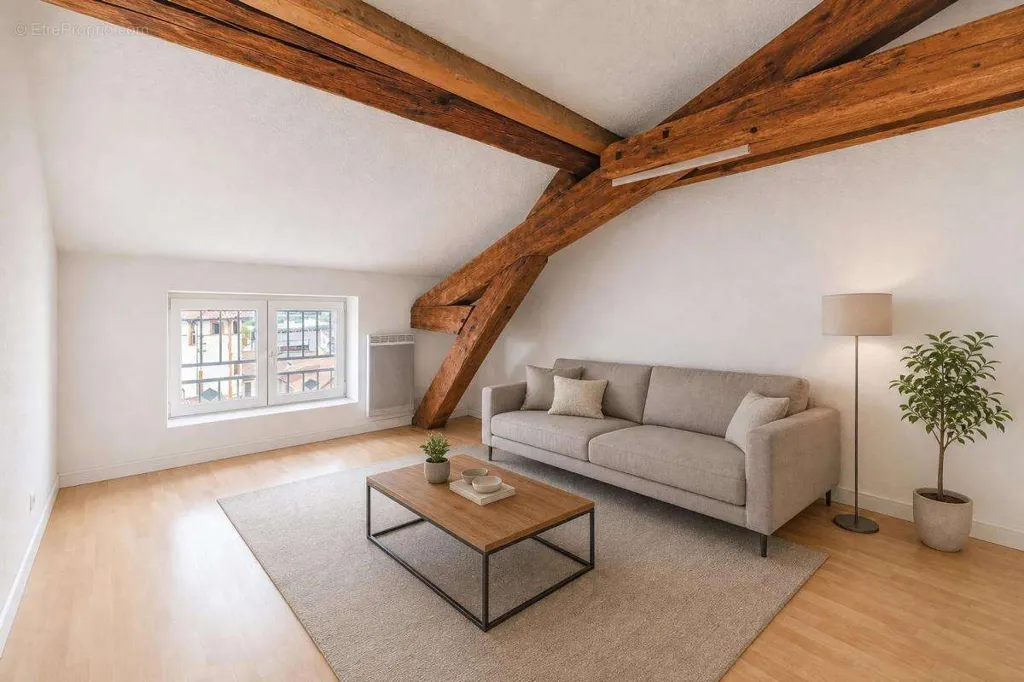 Soggiorno - Bright 4-Bed Apartment, Last Floor, Vienne