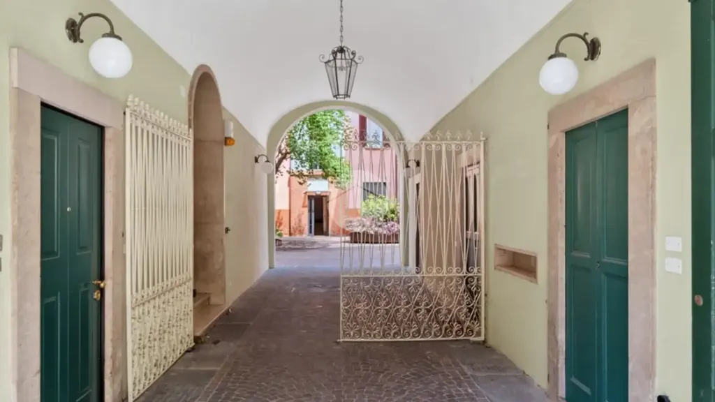 Entrée - Spacious 2-Bedroom Apartment in Brescia