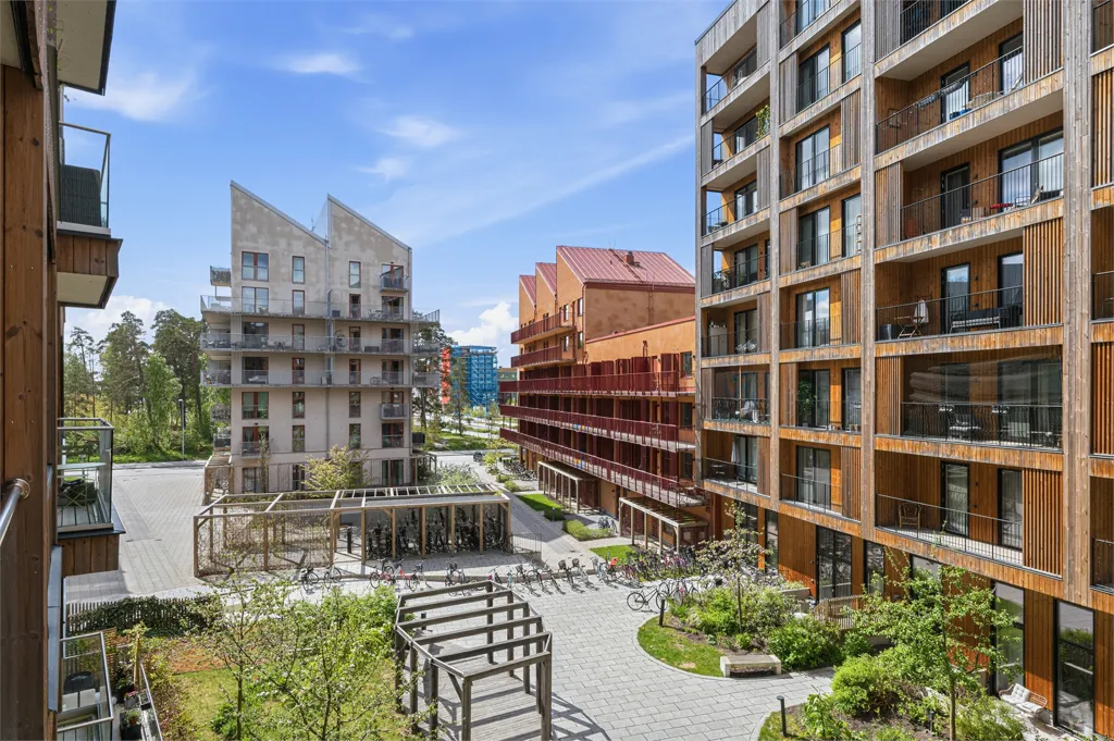 Garden - Modern Flat with Balcony in Rosendal