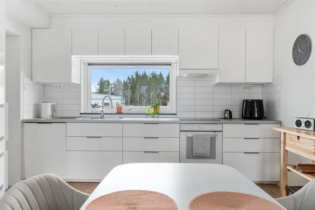 Cuisine - Stylish Apartment with Balcony near Mälaren