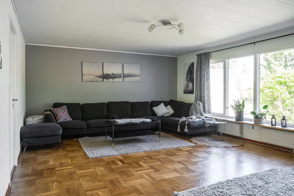 4-toaline maja asukohas Vara kommun