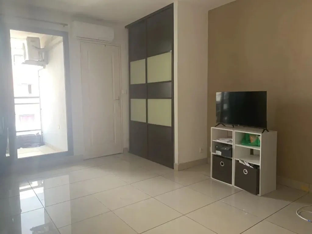 Elutuba - Studio with Terrace in Secure Building