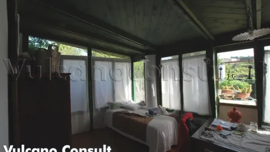 Bureau - Eolian Villa with Garden in Lipari