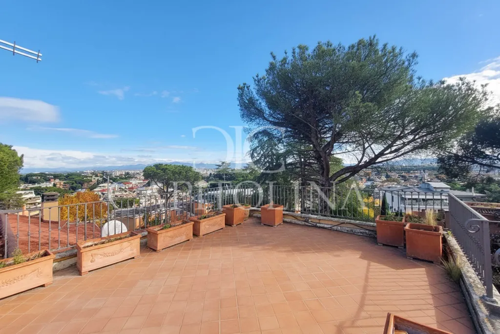 Terrazza - Luxury Villa with Private Garden in Rome
