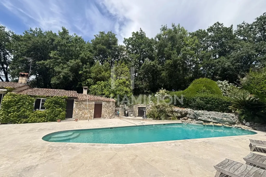 Piscine - Villa Luxueuse avec Piscine à Châteauneuf-Grasse