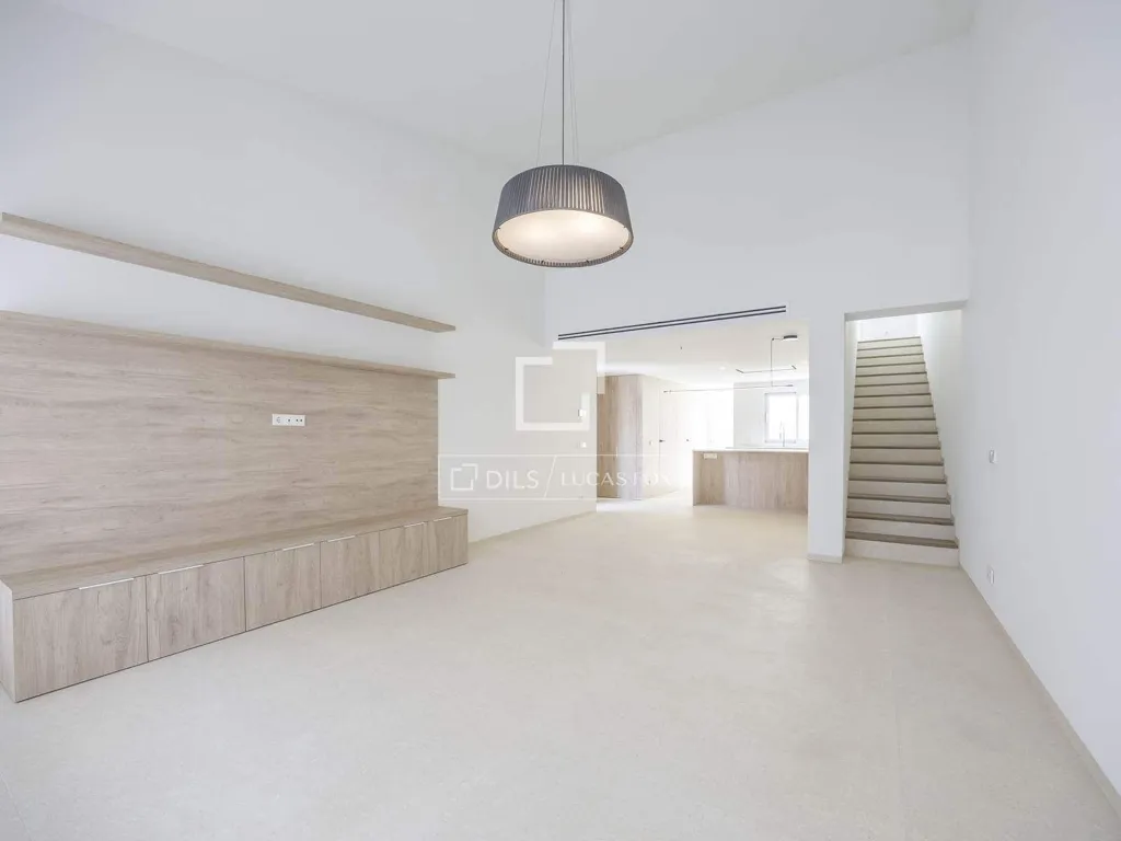 Elutuba - Renovated House with Pool in Burjassot