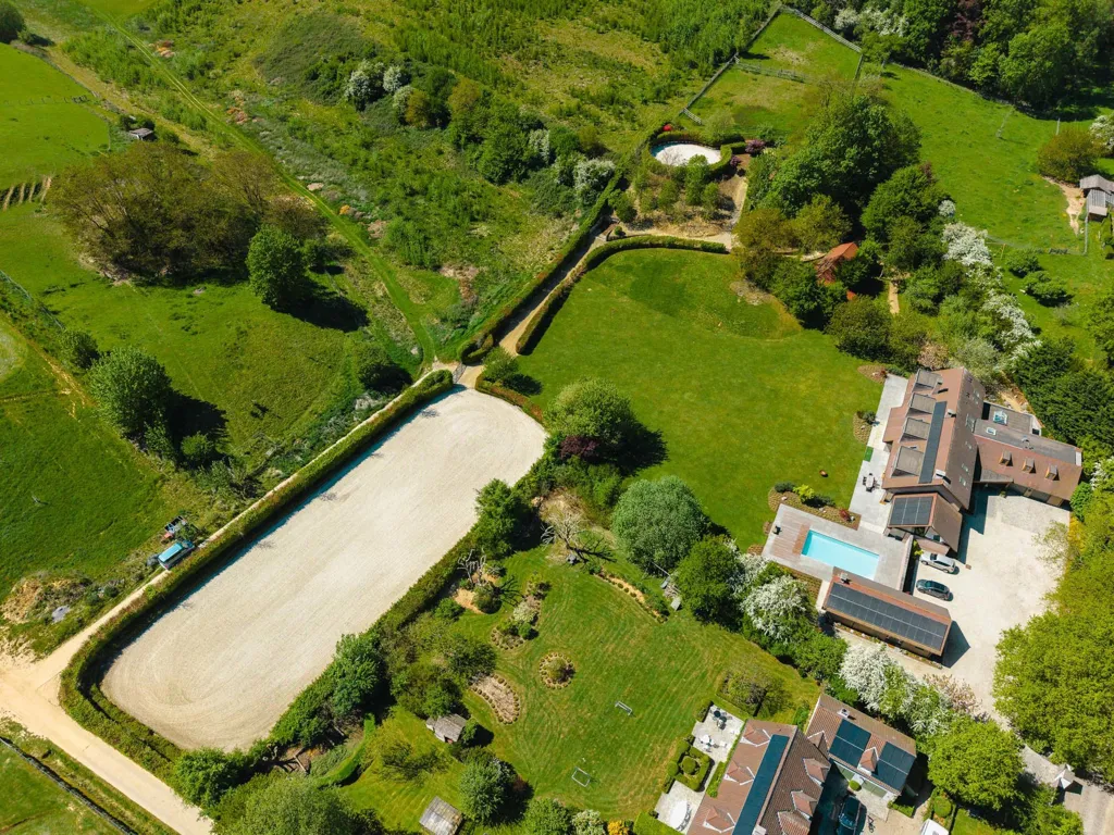 Õhuvaade - Elegant Villa with Heated Pool in Ohain