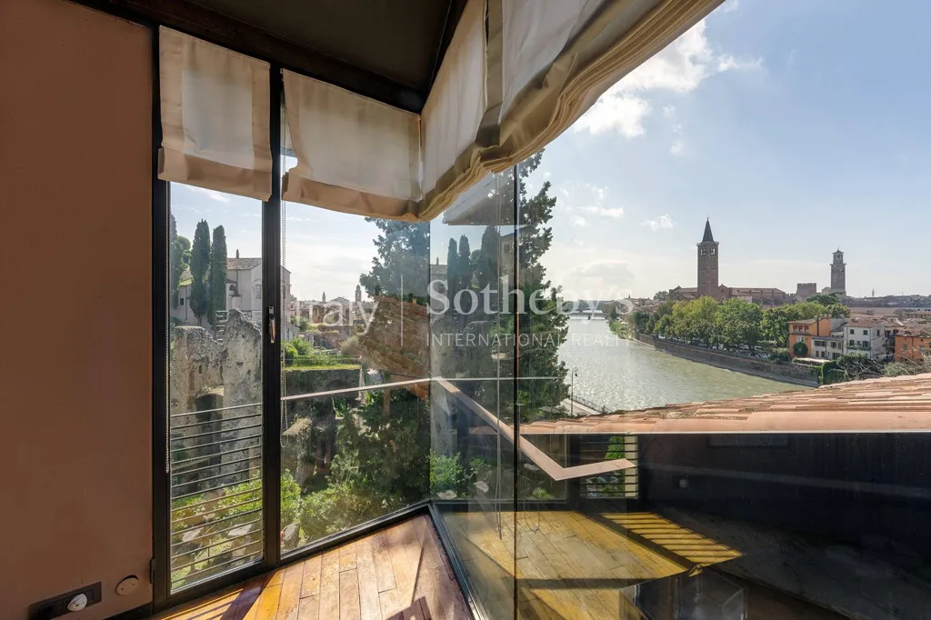 Terrasse - Luxury Penthouse with River View in Verona