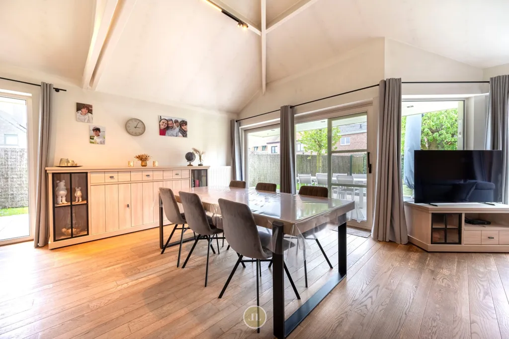 Dining Room - Villa with Office Space and Solar Panels in Menen