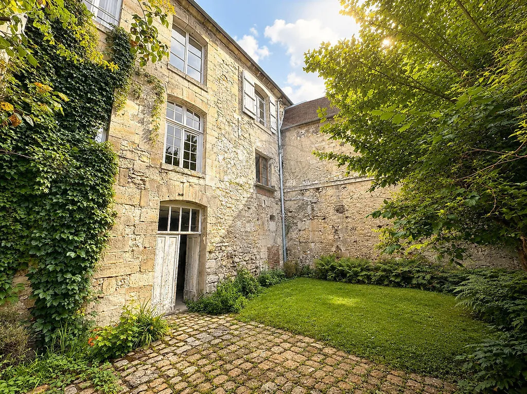 Aed - Duplex with Character in Senlis Centre