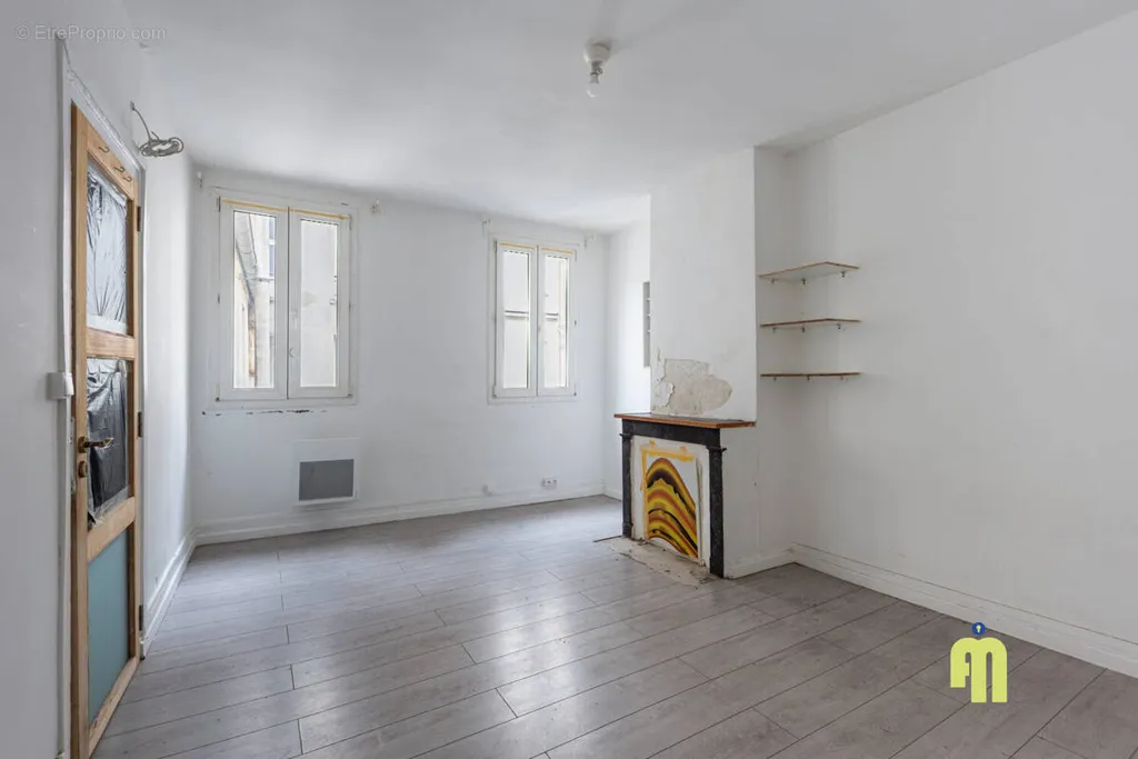 Toad - 3-Unit Apartment Complex in Paris-17e