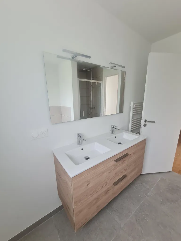 Salles de bain - Maison Neuve avec Terrasse et Jardin près du Golf