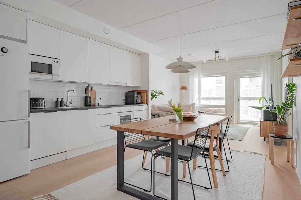Kitchen - 3-Bedroom Apartment with Balcony in Helsinki