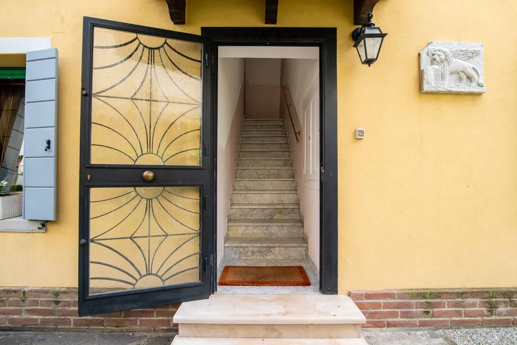 Exterior - Luxury Penthouse with Terrace in Venice