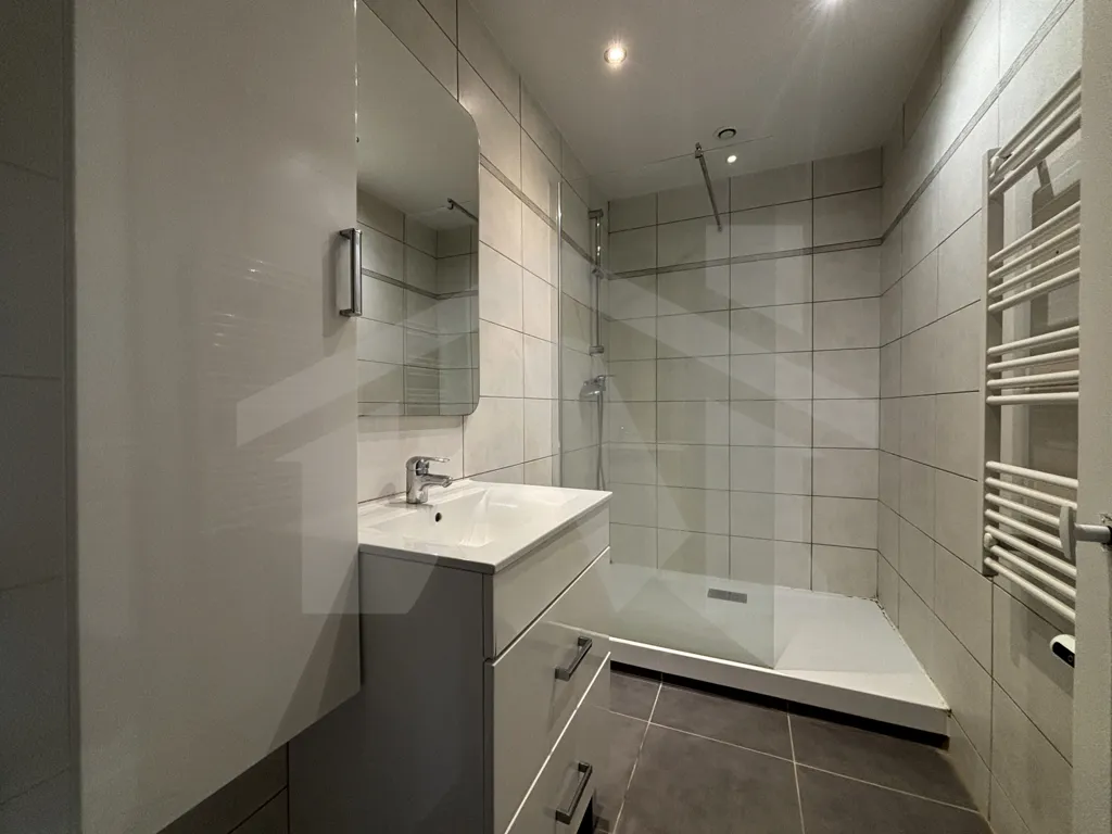 Salles de bain - Appartement T3 rénové avec balcon à Grenoble