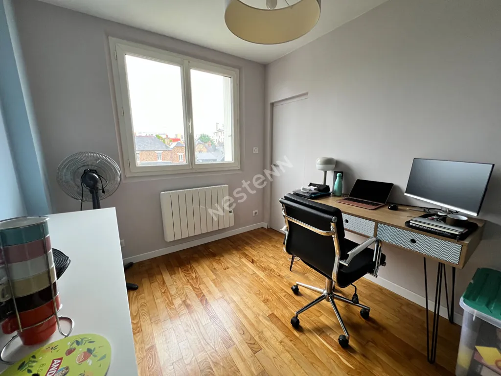 Bureau - Appartement 3 Pièces avec Vue Ouest à Rennes