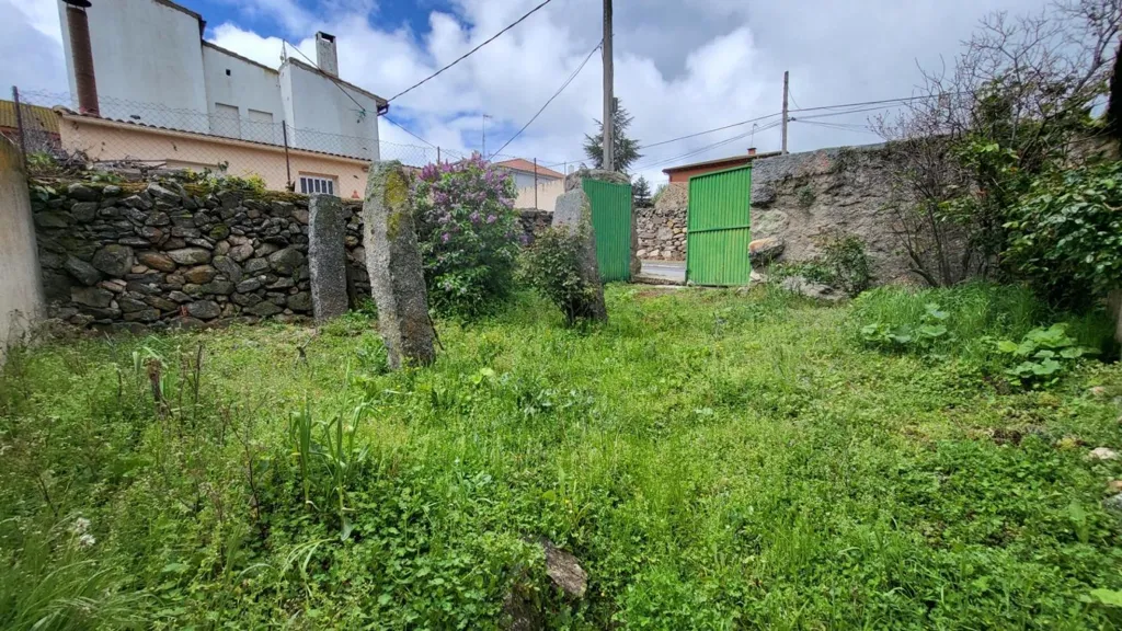 Giardino - Barn with Land in Tornadizos de Ávila
