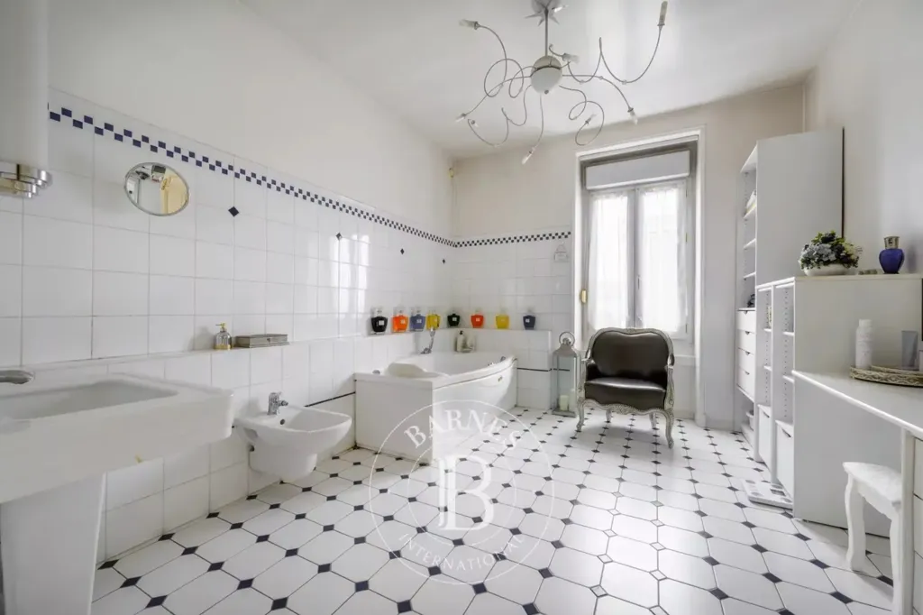 Salles de bain - Maison 12 pièces à Ablon-sur-Seine