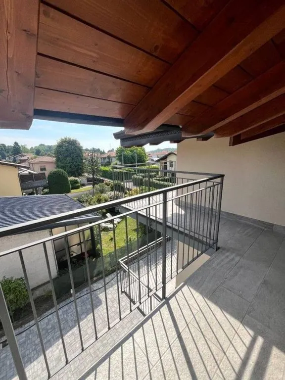 Balcon - New Villa with Private Garden in Besnate