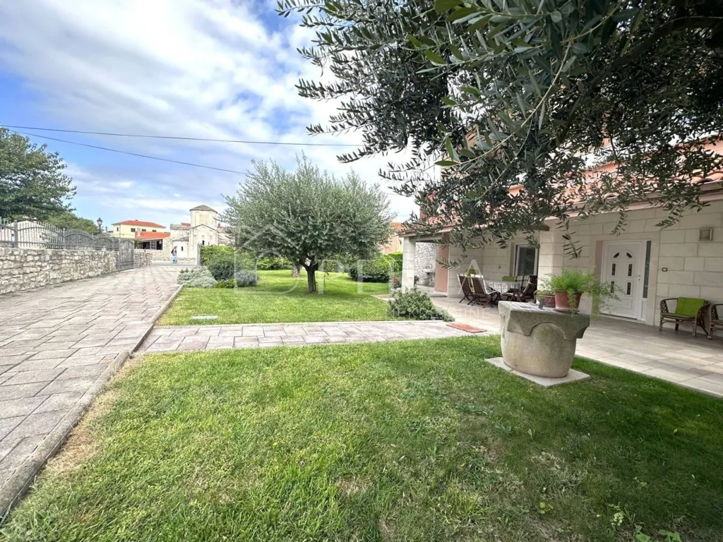 Giardino - Charming Townhouse with Garden in Nin
