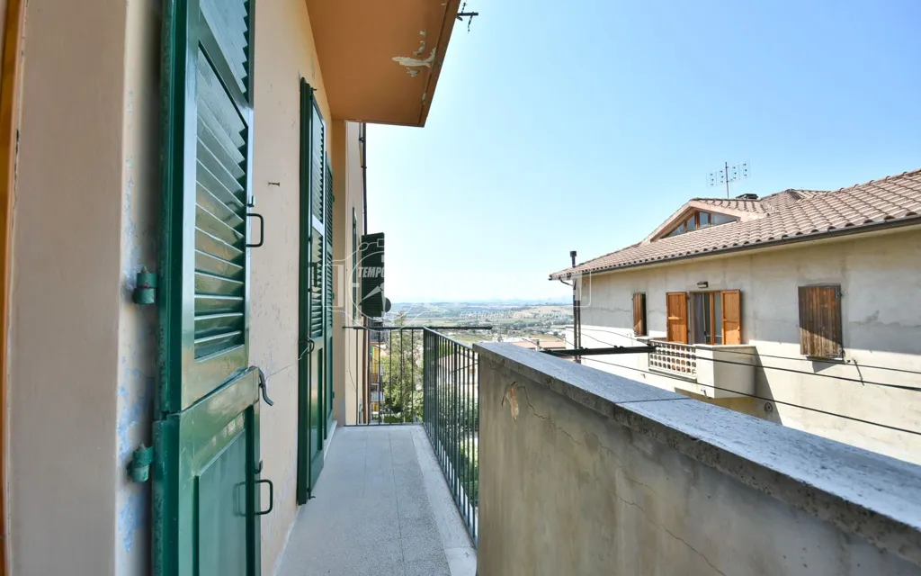 Balcony - Spacious Flat with Mountain View in Osimo