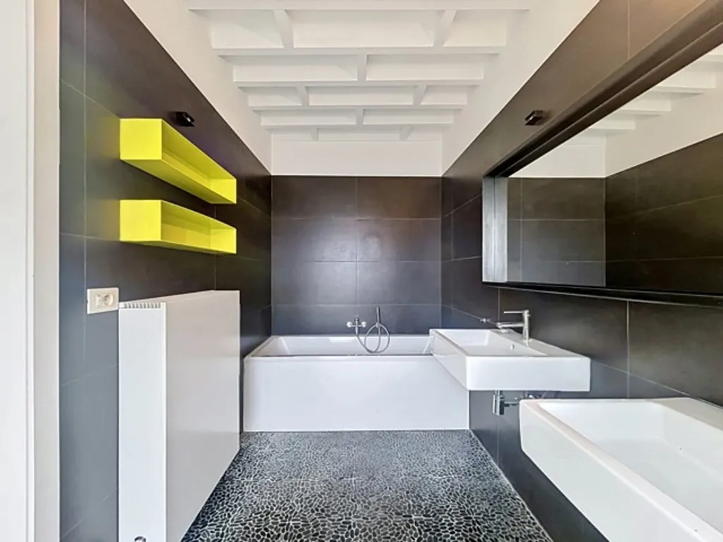 Bathrooms - Architectural Villa with Garden in Tervuren