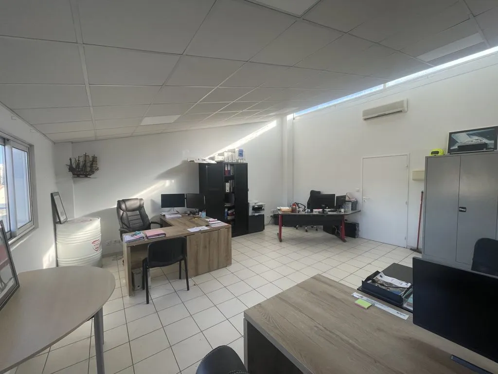 Office - Office Space with Parking in Nîmes West