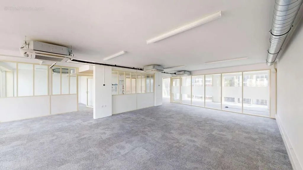 Kabinet - Office Building with Terraces in Vanves