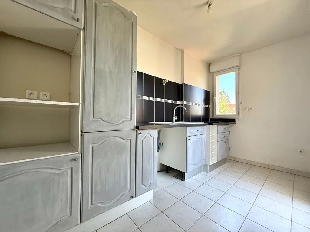 Cuisine - Appartement T2 avec Balcon Centre-Ville Magny-Les-Hameaux