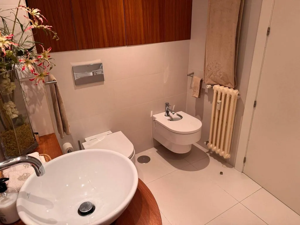 Bathrooms - Luxury Flat with Pool on Arroyofresno Street, Madrid