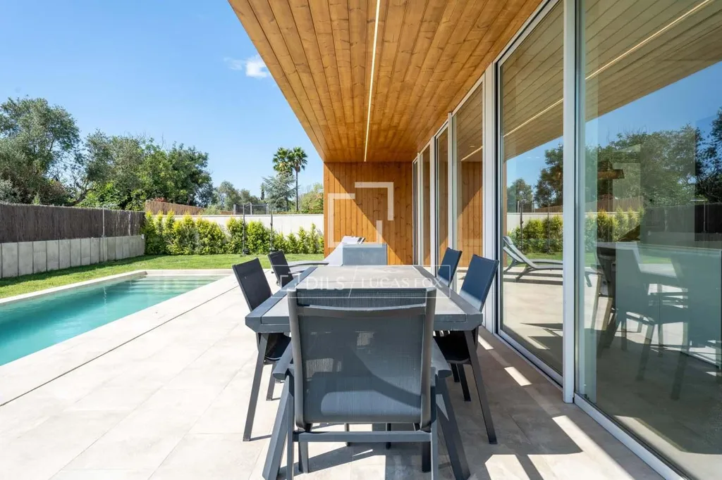 Bassein - Modern House with Pool in Reus