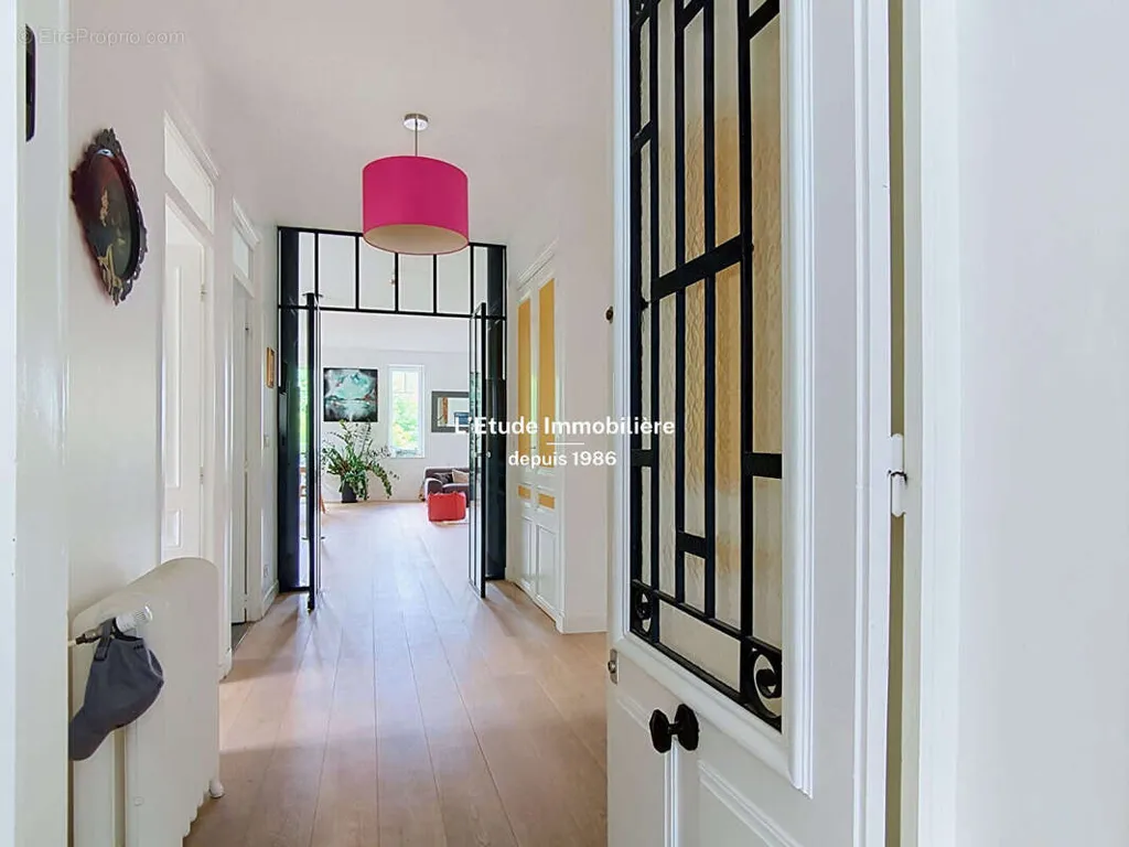 Entrée - Duplex de 7 Pièces avec Terrasse à Lyon 4ème