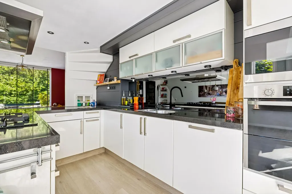 Cuisine - Corner House with Garden at Forest Edge in Lelystad