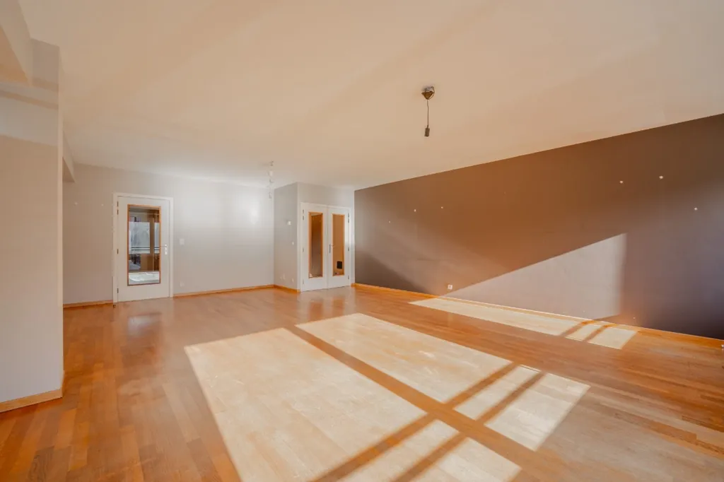 Séjour - Appartement de rez-de-chaussée avec terrasse en centre-ville