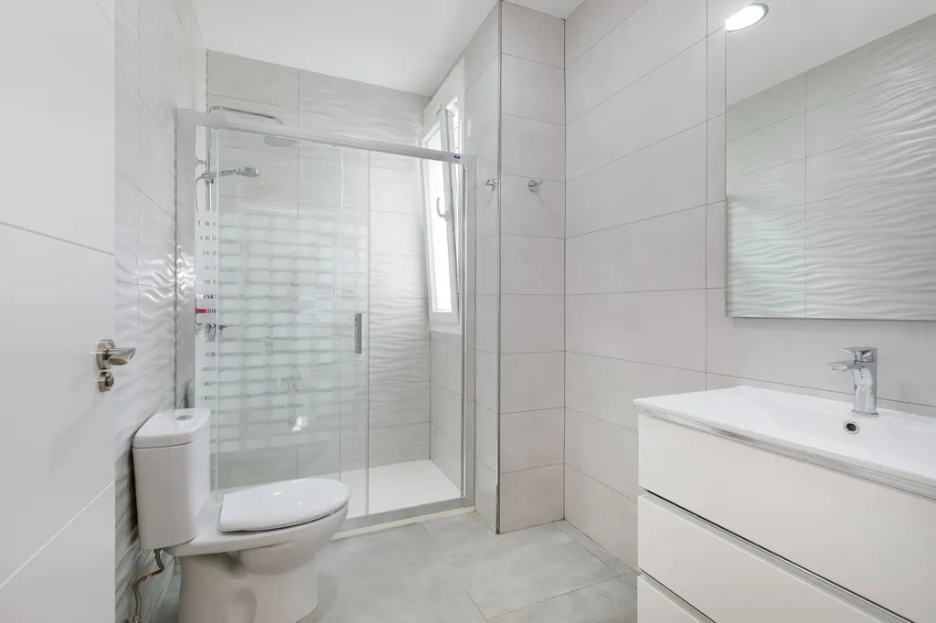 Salles de bain - Contemporary Chalet with Pool in Historic Centre