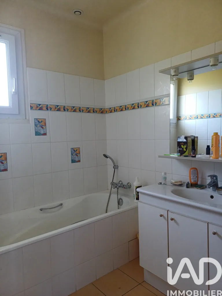 Baños - Detached House with Garden in Questembert