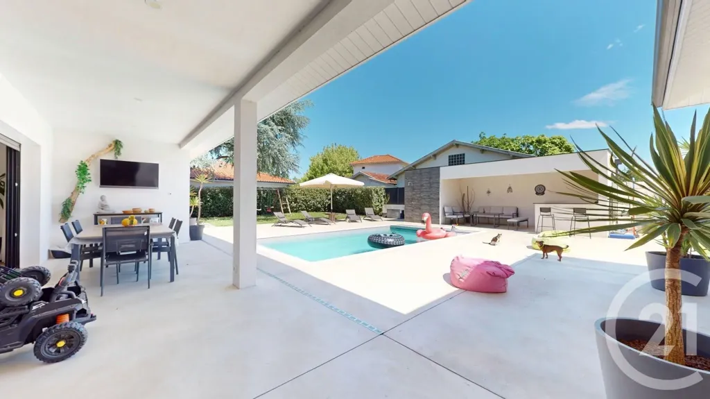 Piscine - Maison Contemporaine avec Piscine à Orthevielle