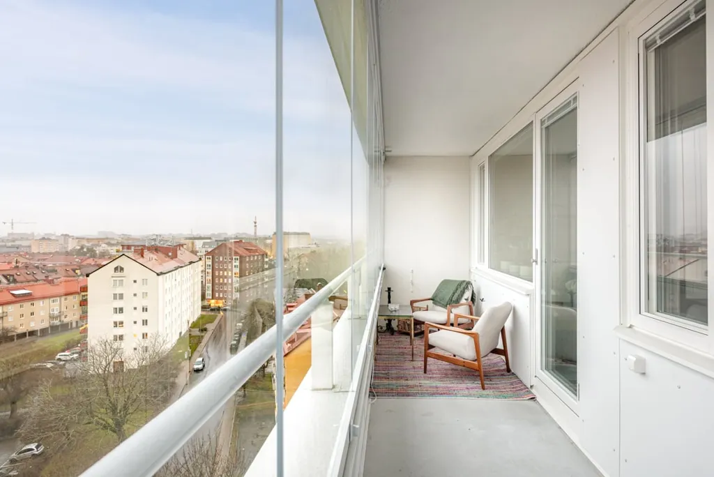 Rõdu - Apartment with Western Balcony in Solna