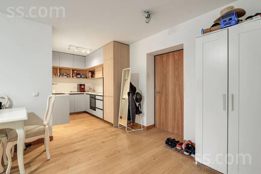 Söögituba - Compact 3-Bedroom Apartment with Terrace in Dzintari