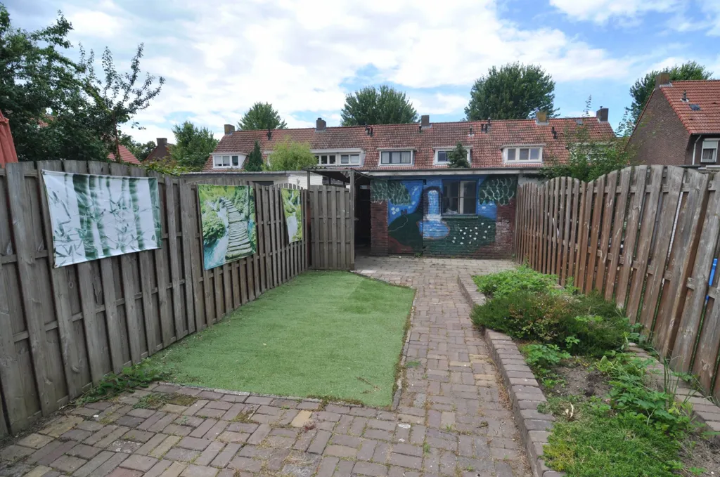 Aed - Tudor-Style House with Garden in Gestel, Eindhoven