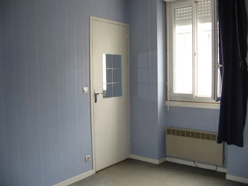 Toad - 2-Bedroom Apartment with Balcony in Angers