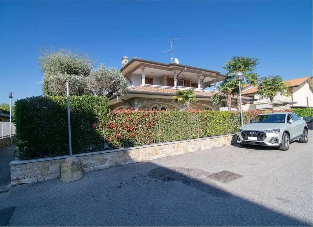 Exterior - Luxury Villa with Private Garden in Boltiere